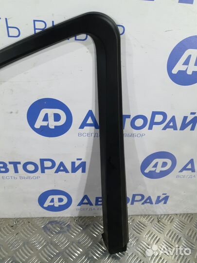 Б/У Накладка двери передней правой рамка вн#003