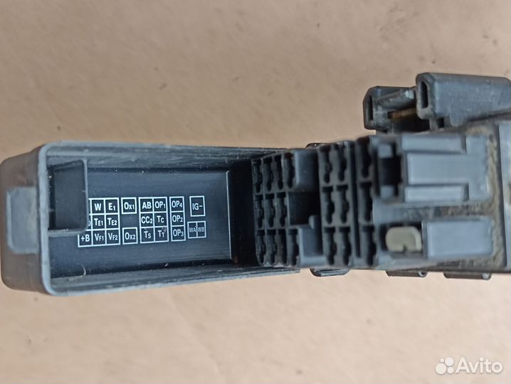 Разъем диагностический Toyota Corolla E110