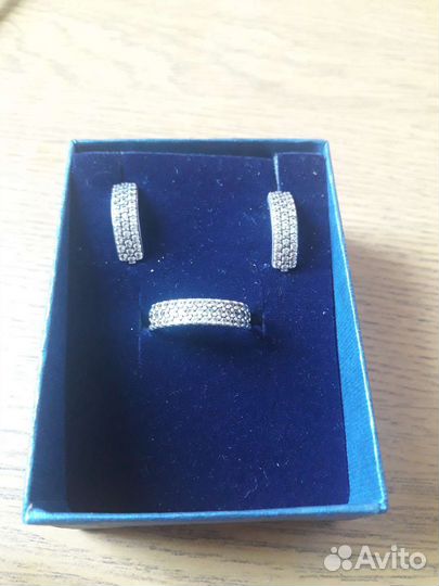 Серебряное кольцо и серьги набор