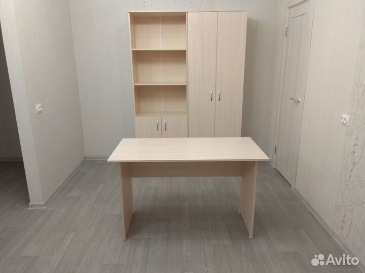 Офисный стол