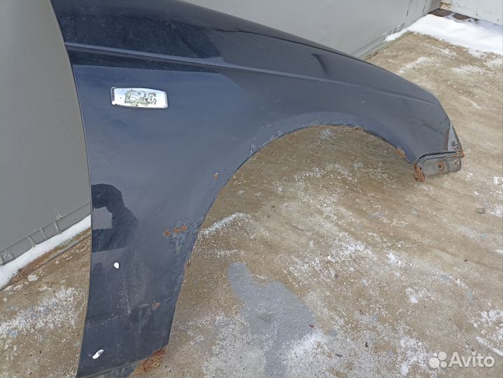 Крыло переднее правое черное LADA Priora 2012