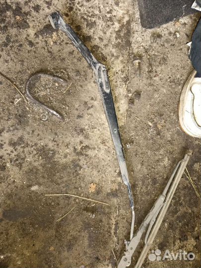 Поводок дворника Toyota Corolla AE100