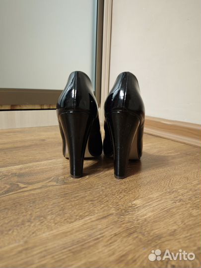 Туфли женские на каблуке