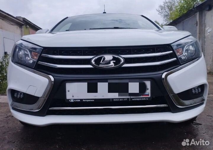 Накладка хром на решетку радиатора нижняя Веста