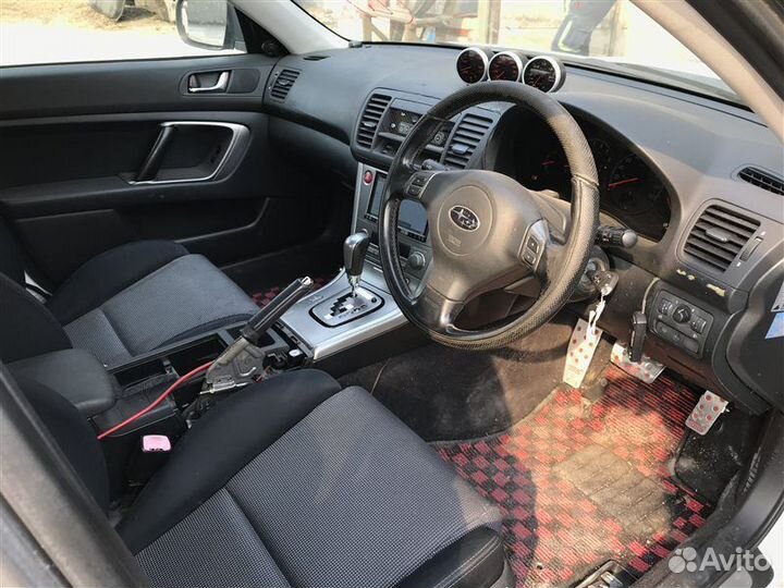 Уплотнительная резинка крышки багажника Subaru