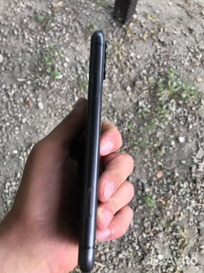 Телефон iPhone 11