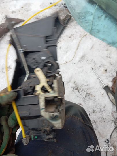 Замок двери мерседес w210