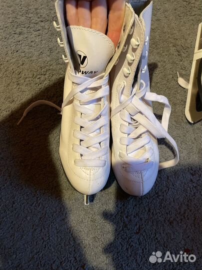 Коньки фигурные 37 размер