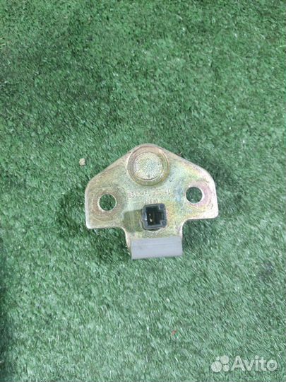 Ответная часть замка двери Ford Mondeo 3