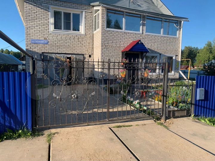 Дом 200 м² на участке 15 сот.