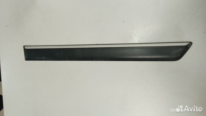 Молдинг задней левой двери Skoda Yeti
