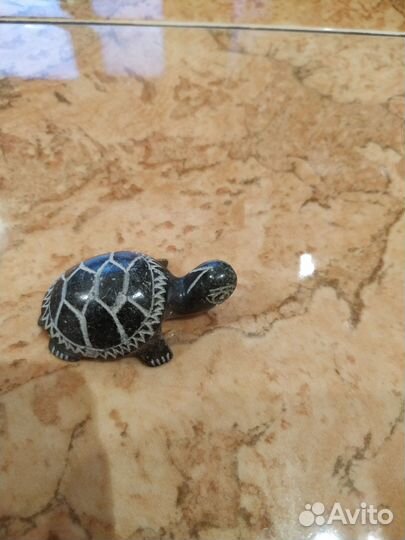 Черепаха маленькая из камня