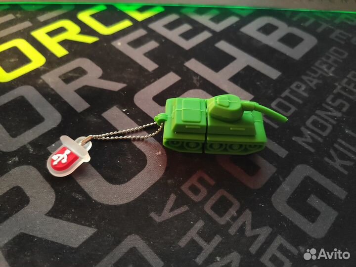 USB флешка танк 32 Gb (новая)