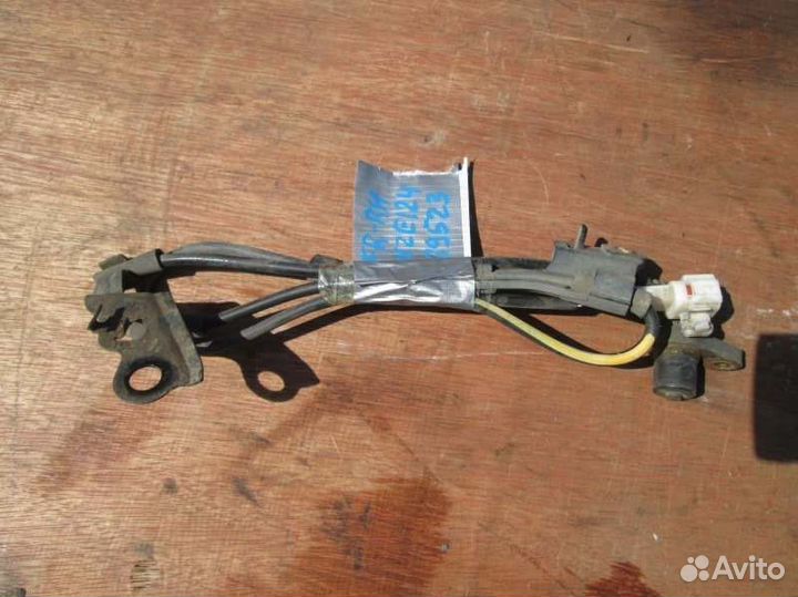 Датчик abs передний правый Toyota Corolla Fielder