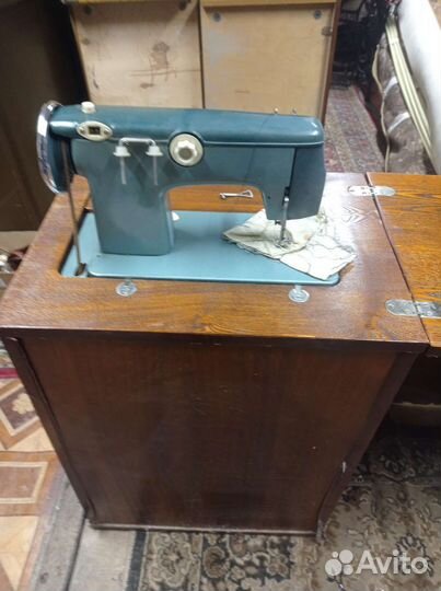 Швейная машина Чайка 2