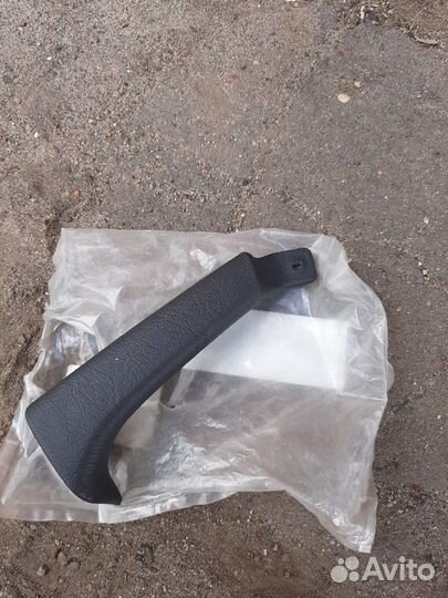 Ручка задней двери внутр справа новая Mercedes 210