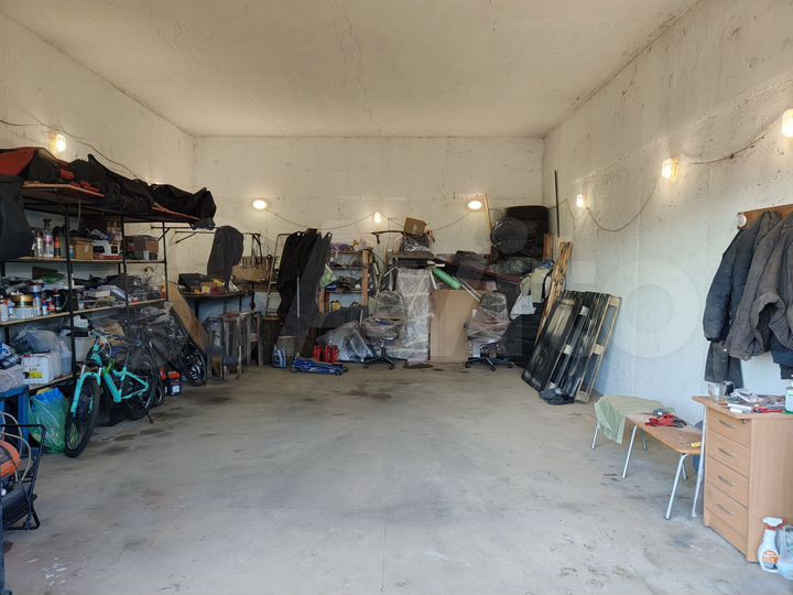 Гараж, > 30 м²