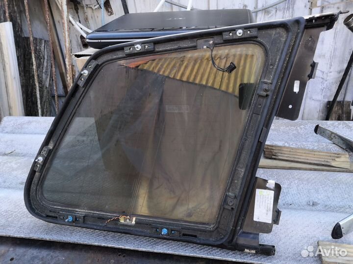 Боковое заднее стекло Volkswagen Touareg GP 2008 г