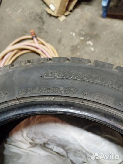 Bridgestone Blizzak VRX 205/50 R17