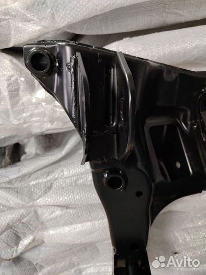 Задний подрамник Mitsubishi Outlander 1