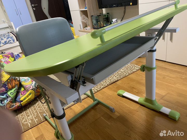 Компактная парта трансформер со стулом