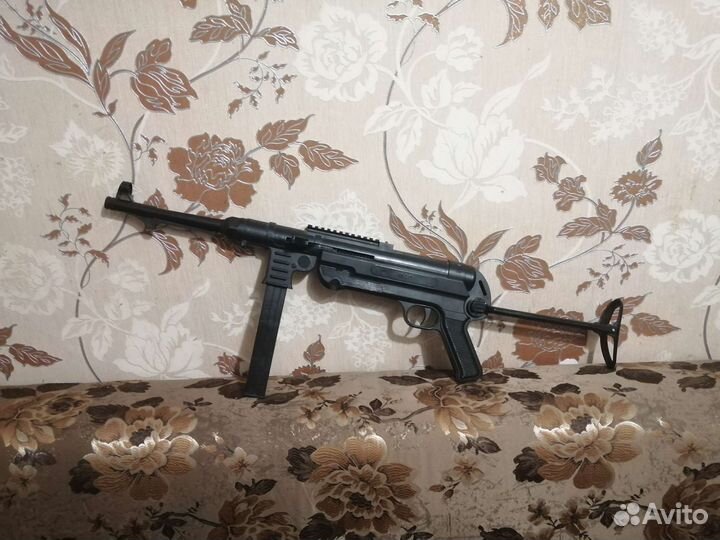 Игрушечный автомат с пульками