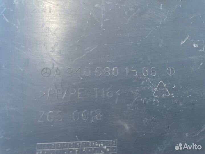 Накладка Mercedes-Benz