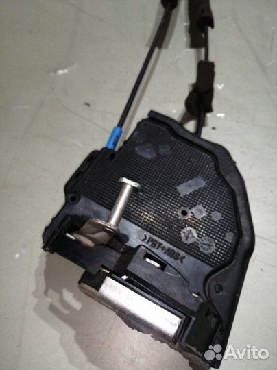 Замок двери задний левый Toyota Camry XV40