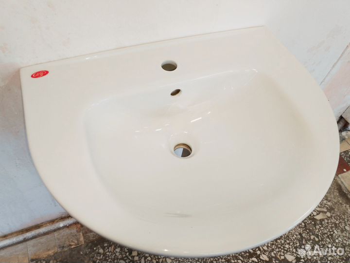 Раковина с пьедесталом