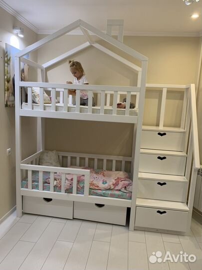 Детская кровать домик двухъярусная