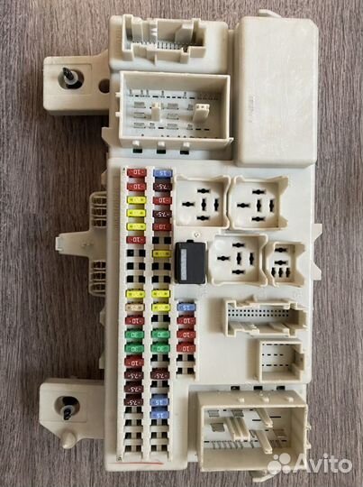 Блок предохранителей салонный Mazda 3BK