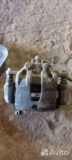 Суппорт передний левый Kia Rio3