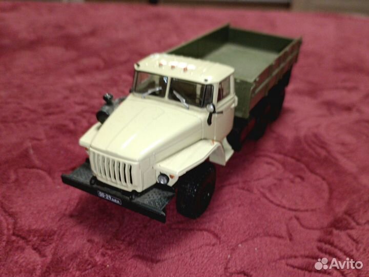 Модель 1:43 Бортовой автомобиль6х6Урал-43202