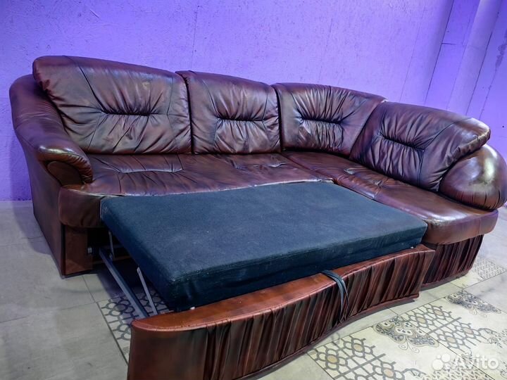 Кожаный диван
