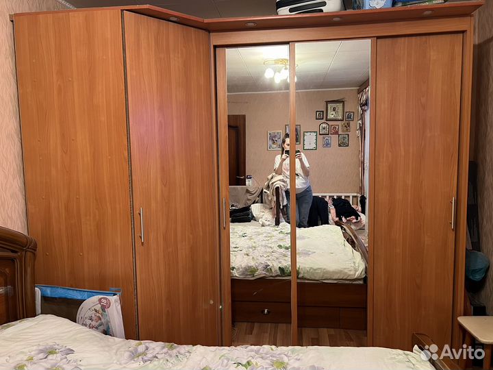 Шкаф купе угловой с зеркалом