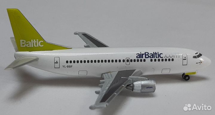 Модель самолета Boeing 737-548 AirBaltic 1:500