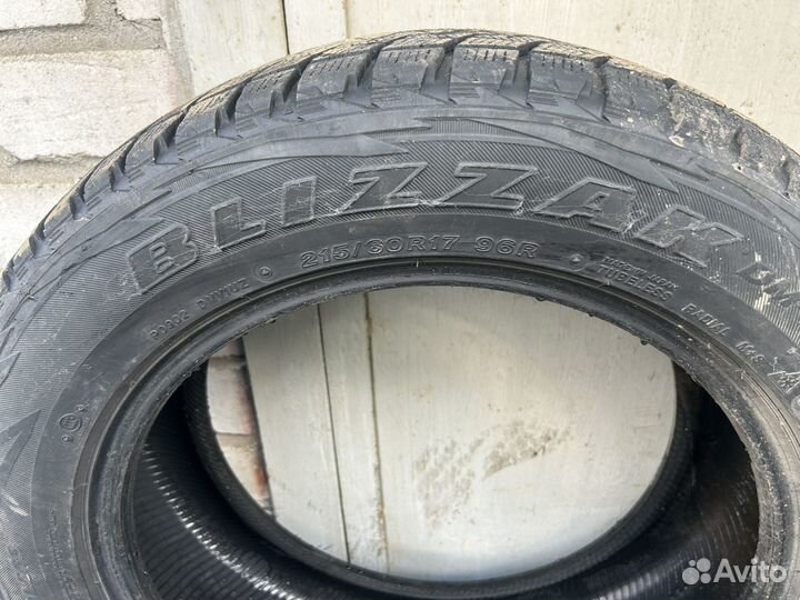 Bridgestone Blizzak DM-V1 215/60 R17 96R