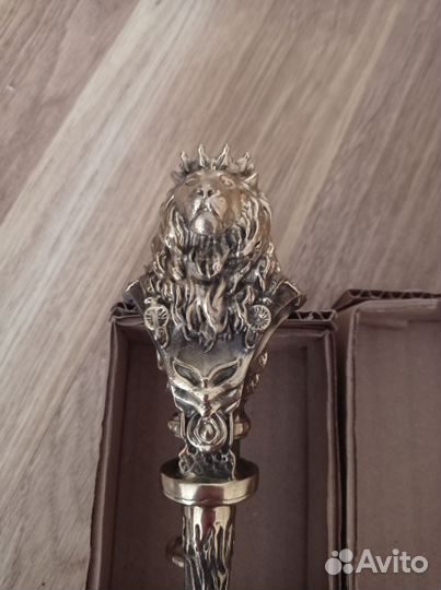 Ложка для обуви лев