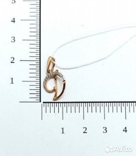 Золотая подвеска с камнем