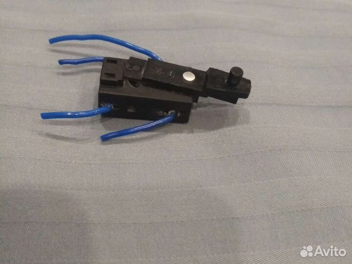 Переключатель вращения шуруповерта