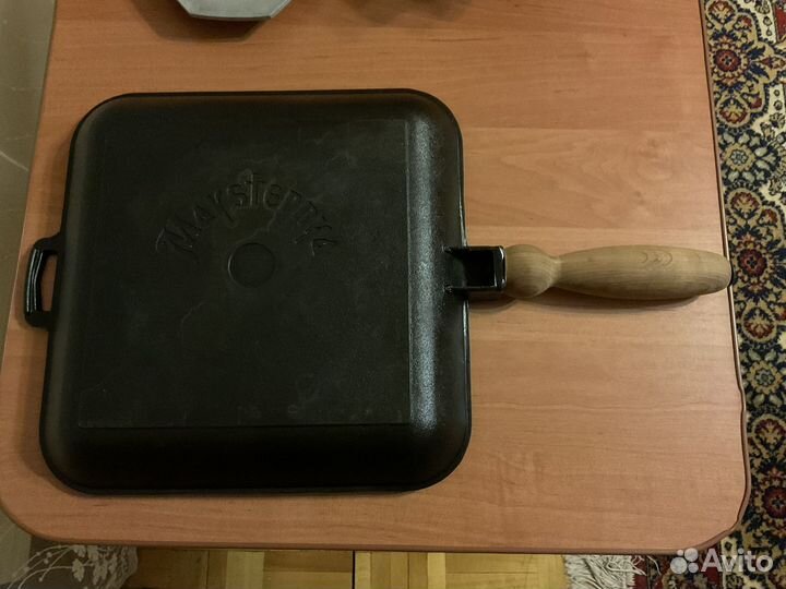 Чугунная сковородка рифлёная