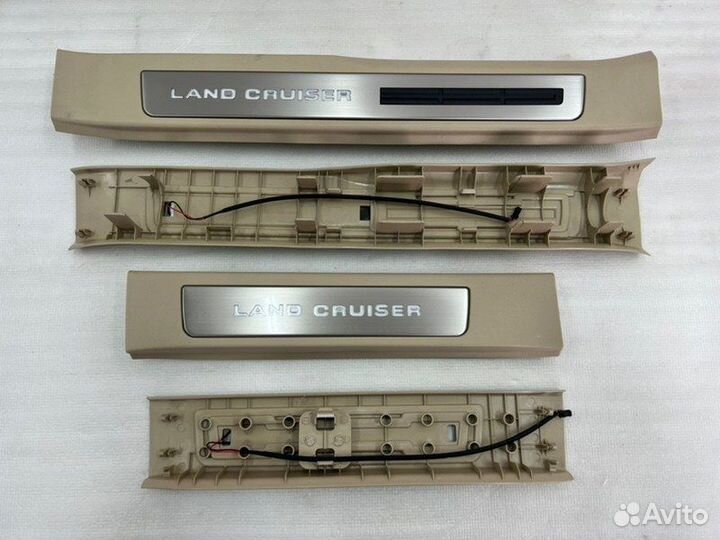 Накладки порогов салона Toyota Land Cruiser 300