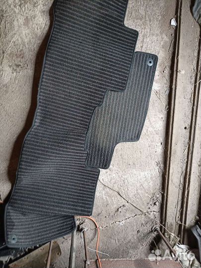 Автомобильные коврики резиновые универсальные