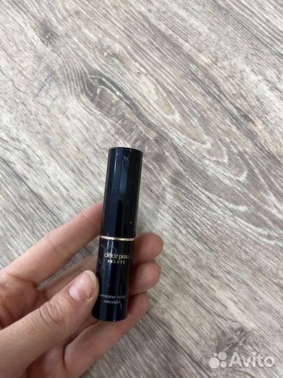 CLÉ DE peau beauté concealer