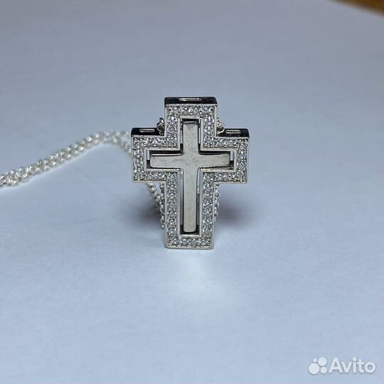 Серебряная цепь с крестом