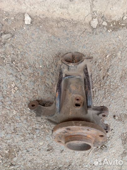 Peugeot 301 кулак поворотный правый