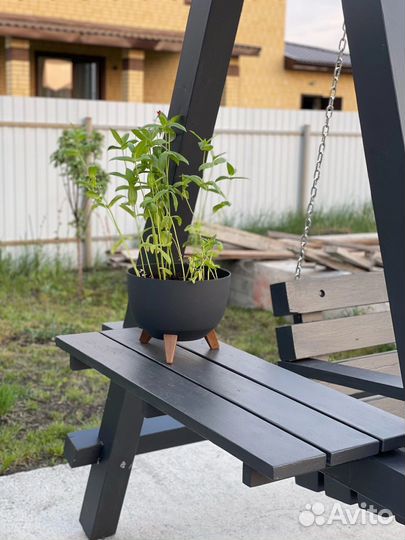 Садовые качели из дерева