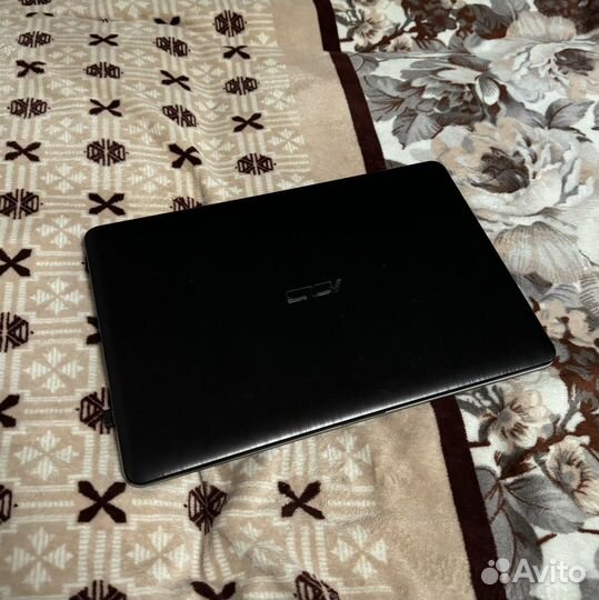 Ноутбук asus
