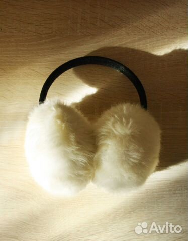 Пушистые белые наушники