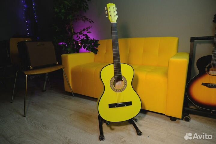 Акустическая гитара новая (с чехлом)